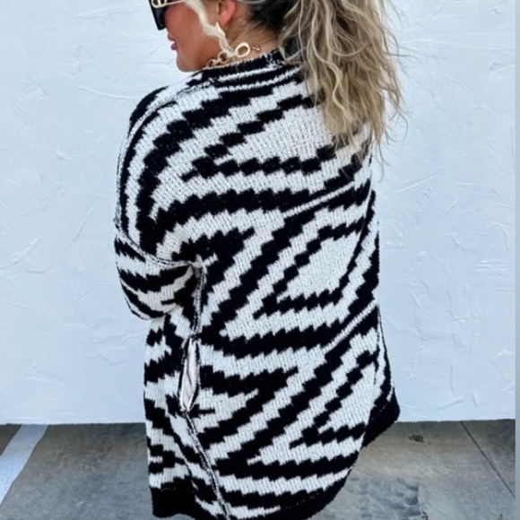 Aztec Cardigan - Picture 2 of 2